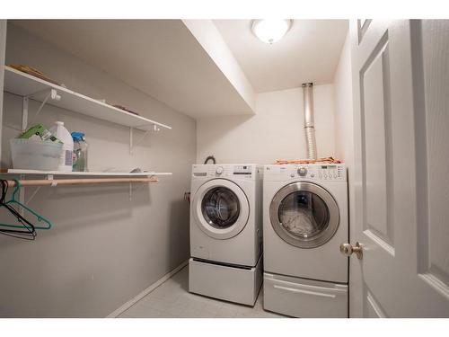 9757 93 Avenue, Wembley, AB - Indoor Photo Showing Laundry Room
