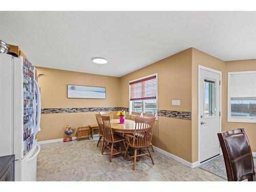 9757 93 Avenue, Wembley, AB - Indoor Photo Showing Dining Room
