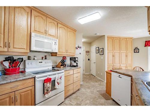 #125-842072 Range Road 241, Rural Northern Lights, County Of, AB - Indoor Photo Showing Kitchen