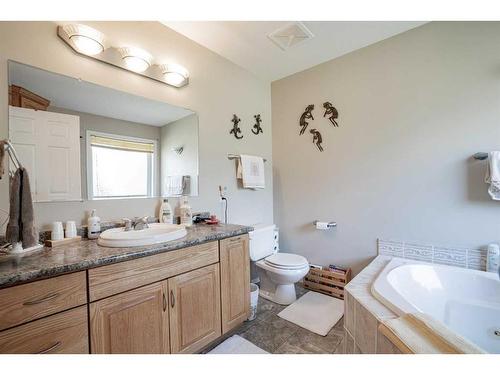 #125-842072 Range Road 241, Rural Northern Lights, County Of, AB - Indoor Photo Showing Bathroom