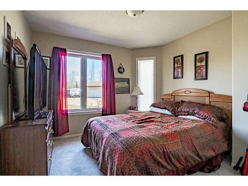 #125-842072 Range Road 241, Rural Northern Lights, County Of, AB - Indoor Photo Showing Bedroom