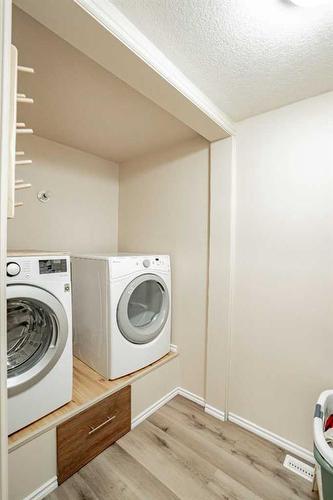 #125-842072 Range Road 241, Rural Northern Lights, County Of, AB - Indoor Photo Showing Laundry Room