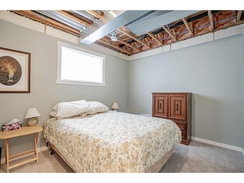 #125-842072 Range Road 241, Rural Northern Lights, County Of, AB - Indoor Photo Showing Bedroom