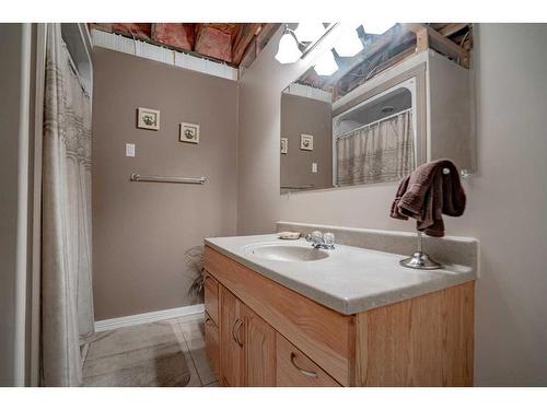 #125-842072 Range Road 241, Rural Northern Lights, County Of, AB - Indoor Photo Showing Bathroom