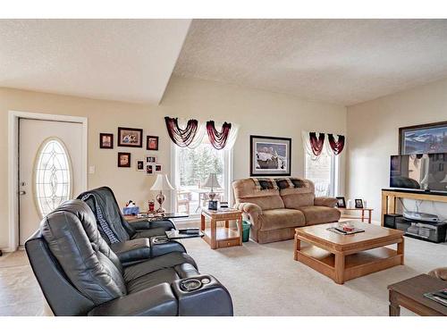 #125-842072 Range Road 241, Rural Northern Lights, County Of, AB - Indoor Photo Showing Living Room