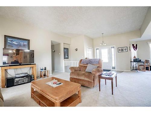 #125-842072 Range Road 241, Rural Northern Lights, County Of, AB - Indoor Photo Showing Living Room