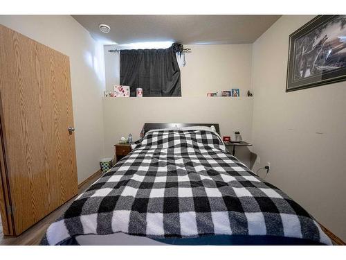 13106 93 Street, Grande Prairie, AB - Indoor Photo Showing Bedroom