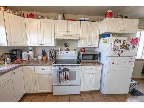 13106 93 Street, Grande Prairie, AB - Indoor Photo Showing Kitchen