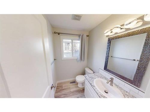 11506 80 Avenue, Grande Prairie, AB - Indoor Photo Showing Bathroom