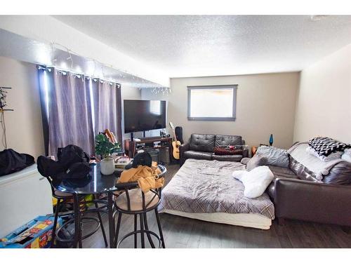 7301 115B Street, Grande Prairie, AB - Indoor Photo Showing Living Room