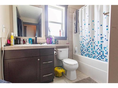 7301 115B Street, Grande Prairie, AB - Indoor Photo Showing Bathroom