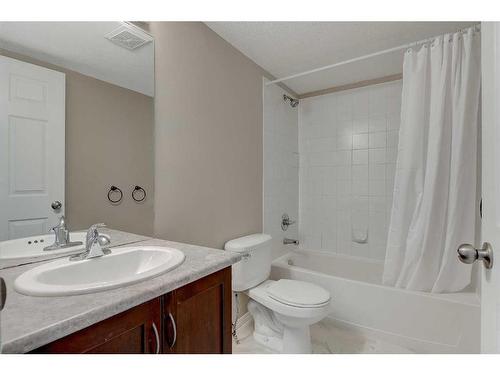 203-11230 104 Avenue, Grande Prairie, AB - Indoor Photo Showing Bathroom
