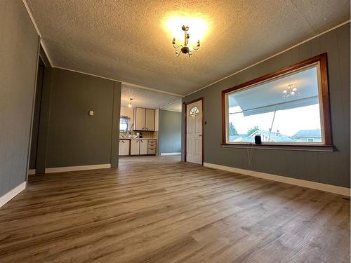 316 6 Avenue Se, Manning, AB - Indoor Photo Showing Other Room