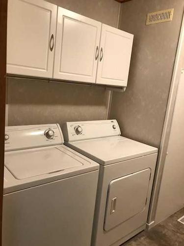 4718 49 Street, Berwyn, AB - Indoor Photo Showing Laundry Room