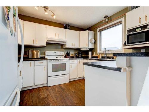 8926 102 Avenue, Grande Prairie, AB - Indoor Photo Showing Kitchen