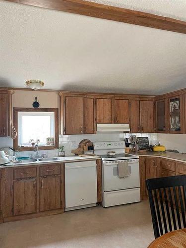 71155 Rge Rd 225, Valleyview, AB - Indoor Photo Showing Kitchen With Double Sink