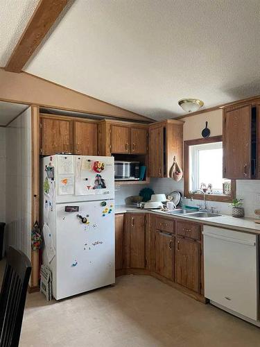 71155 Rge Rd 225, Valleyview, AB - Indoor Photo Showing Kitchen With Double Sink