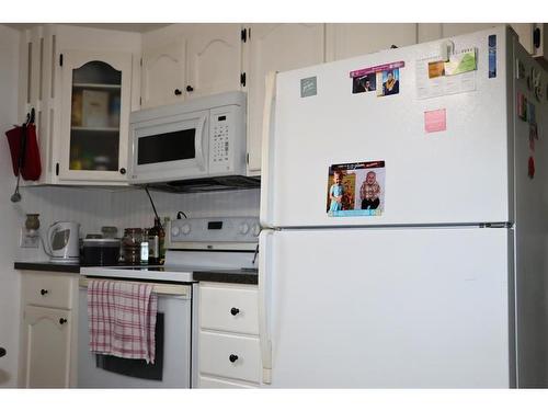 4814 48 Avenue, Grimshaw, AB - Indoor Photo Showing Kitchen