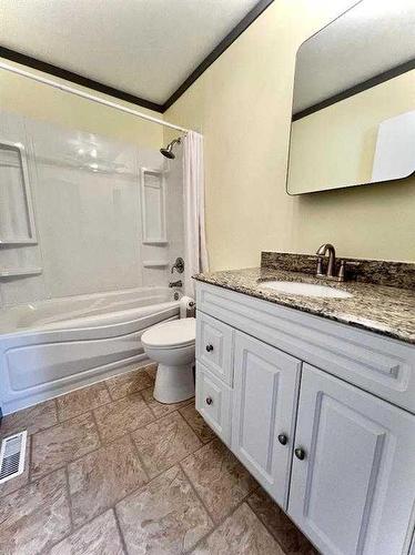 4907/4909 48 Street, Valleyview, AB - Indoor Photo Showing Bathroom