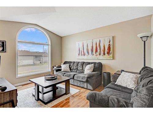 11018 88A Street, Grande Prairie, AB - Indoor Photo Showing Living Room