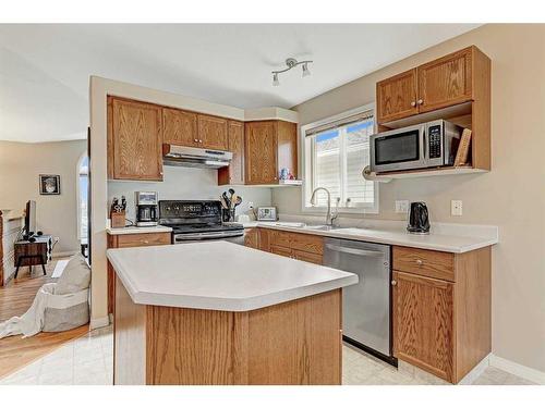 11018 88A Street, Grande Prairie, AB - Indoor Photo Showing Kitchen