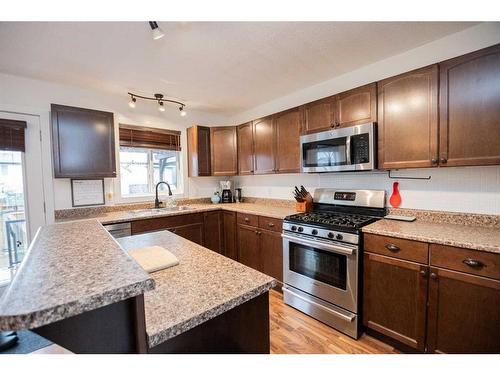11233 75 Avenue, Grande Prairie, AB - Indoor Photo Showing Kitchen