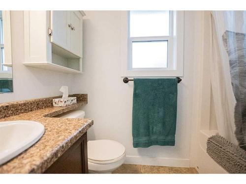 11233 75 Avenue, Grande Prairie, AB - Indoor Photo Showing Bathroom