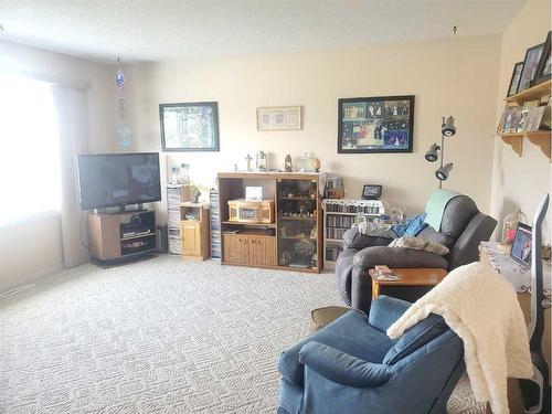 22 Sunset Drive, Spirit River, AB - Indoor Photo Showing Living Room