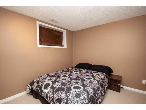 7901 Poplar Drive, Grande Prairie, AB - Indoor Photo Showing Bedroom
