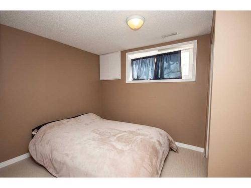 7901 Poplar Drive, Grande Prairie, AB - Indoor Photo Showing Bedroom