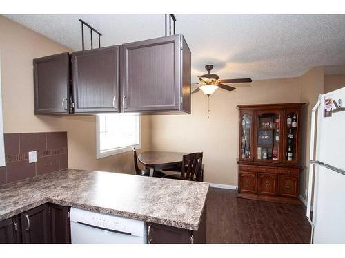 7901 Poplar Drive, Grande Prairie, AB - Indoor Photo Showing Kitchen
