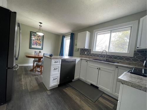 5028 43Rd Street, High Prairie, AB - Indoor Photo Showing Kitchen