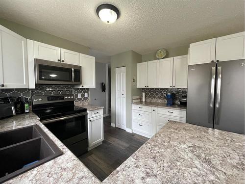 5028 43Rd Street, High Prairie, AB - Indoor Photo Showing Kitchen With Double Sink