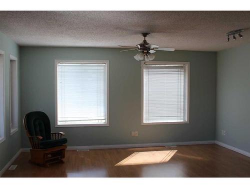 503 5Th Avenue Ne, Manning, AB - Indoor Photo Showing Other Room