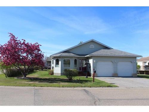 503 5Th Avenue Ne, Manning, AB - Outdoor With Facade