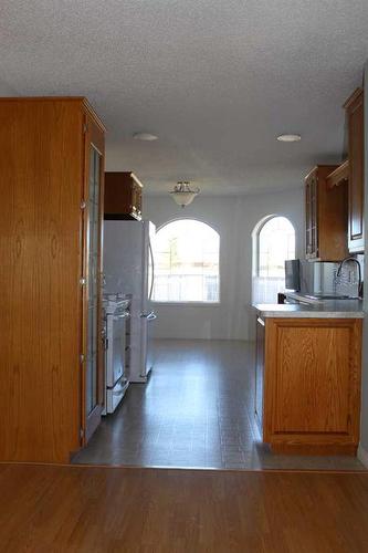 503 5Th Avenue Ne, Manning, AB - Indoor Photo Showing Kitchen