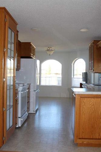 503 5Th Avenue Ne, Manning, AB - Indoor Photo Showing Kitchen