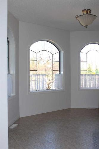 503 5Th Avenue Ne, Manning, AB - Indoor Photo Showing Other Room