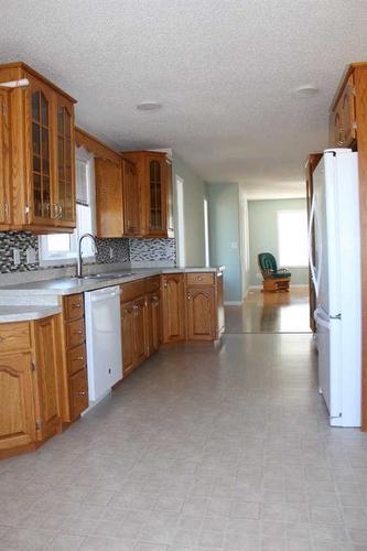 503 5Th Avenue Ne, Manning, AB - Indoor Photo Showing Kitchen