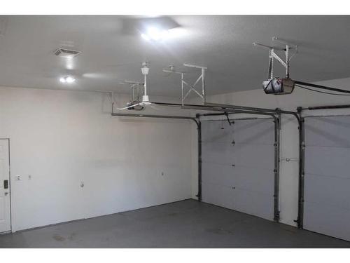 503 5Th Avenue Ne, Manning, AB - Indoor Photo Showing Garage