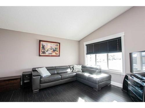 11510 72 Avenue, Grande Prairie, AB - Indoor Photo Showing Living Room