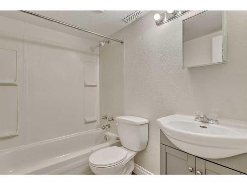 9050 103 Avenue, Grande Prairie, AB - Indoor Photo Showing Bathroom
