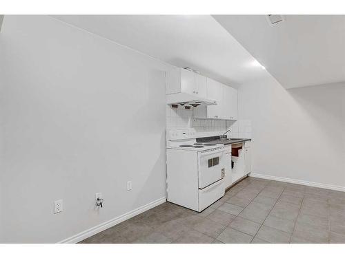 9050 103 Avenue, Grande Prairie, AB - Indoor Photo Showing Kitchen