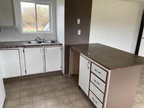 77207 Rge Rd 54, Rural Spirit River No. 133, M.D. Of, AB - Indoor Photo Showing Kitchen With Double Sink