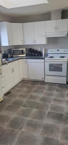 10017 101 Street, Nampa, AB - Indoor Photo Showing Kitchen