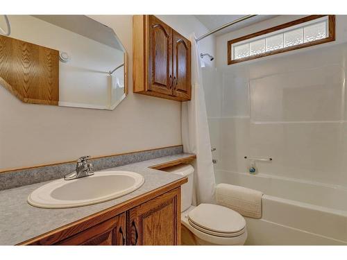 11417 106 Avenue, Fairview, AB - Indoor Photo Showing Bathroom