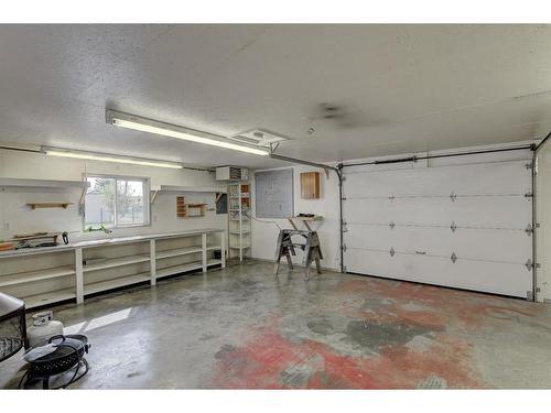 11417 106 Avenue, Fairview, AB - Indoor Photo Showing Garage