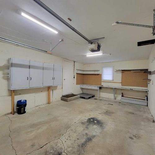 4811 50 Avenue, Grimshaw, AB - Indoor Photo Showing Garage