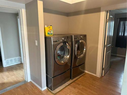 10421 89 Street, Peace River, AB - Indoor Photo Showing Laundry Room