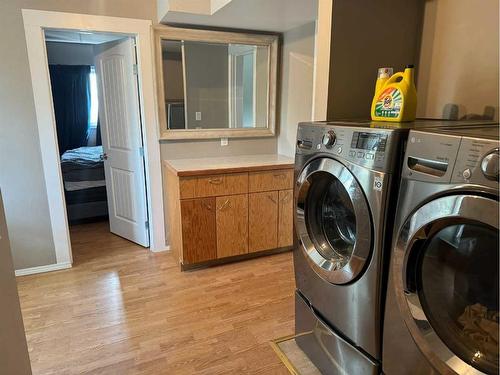 10421 89 Street, Peace River, AB - Indoor Photo Showing Laundry Room